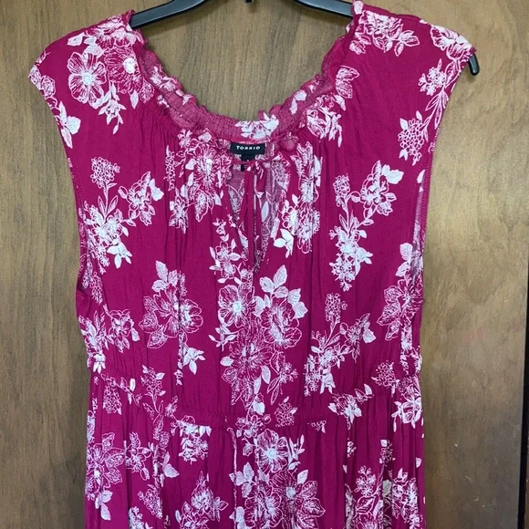 Relisted Torrid floral bohemian dress slits at bottom & keyhole at neckline - Picture 6 of 17